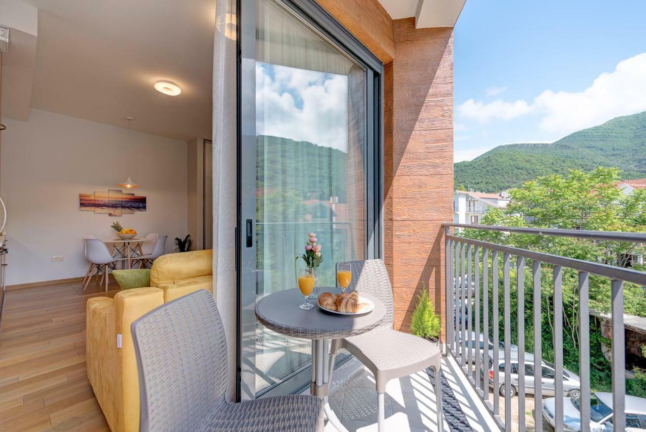 Sunray Apartment Tivat Exterior photo