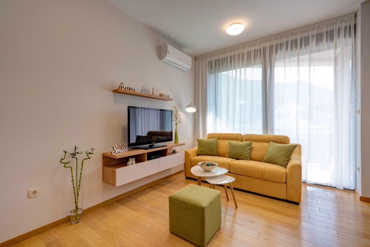 Sunray Apartment Tivat Exterior photo